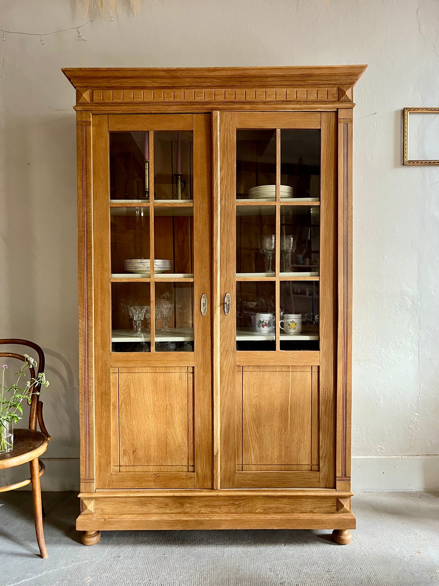 Armoire vitrée ancienne rénovée 2 portes Meubles Patine