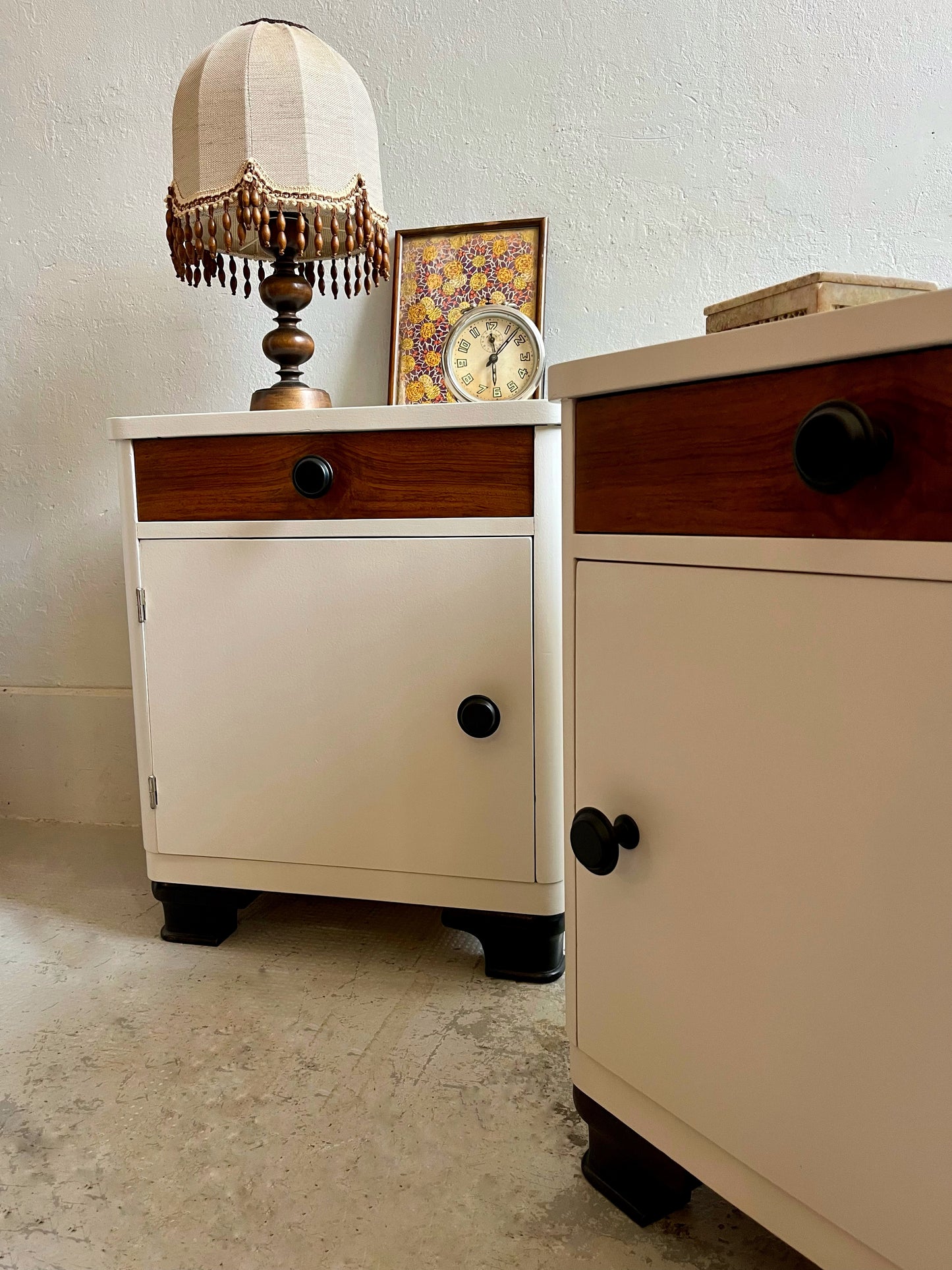 Paire de chevets beige et bois