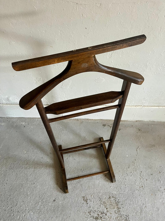 Valet ancien en bois Patine