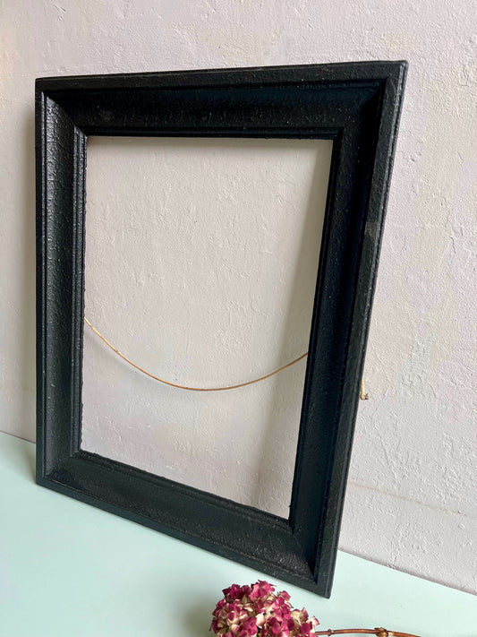Cadre en bois peint en noir