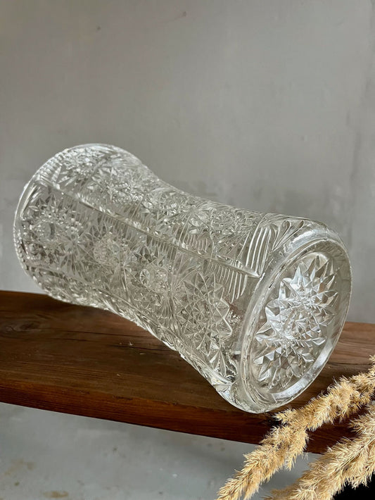 Grand vase en verre ciselé