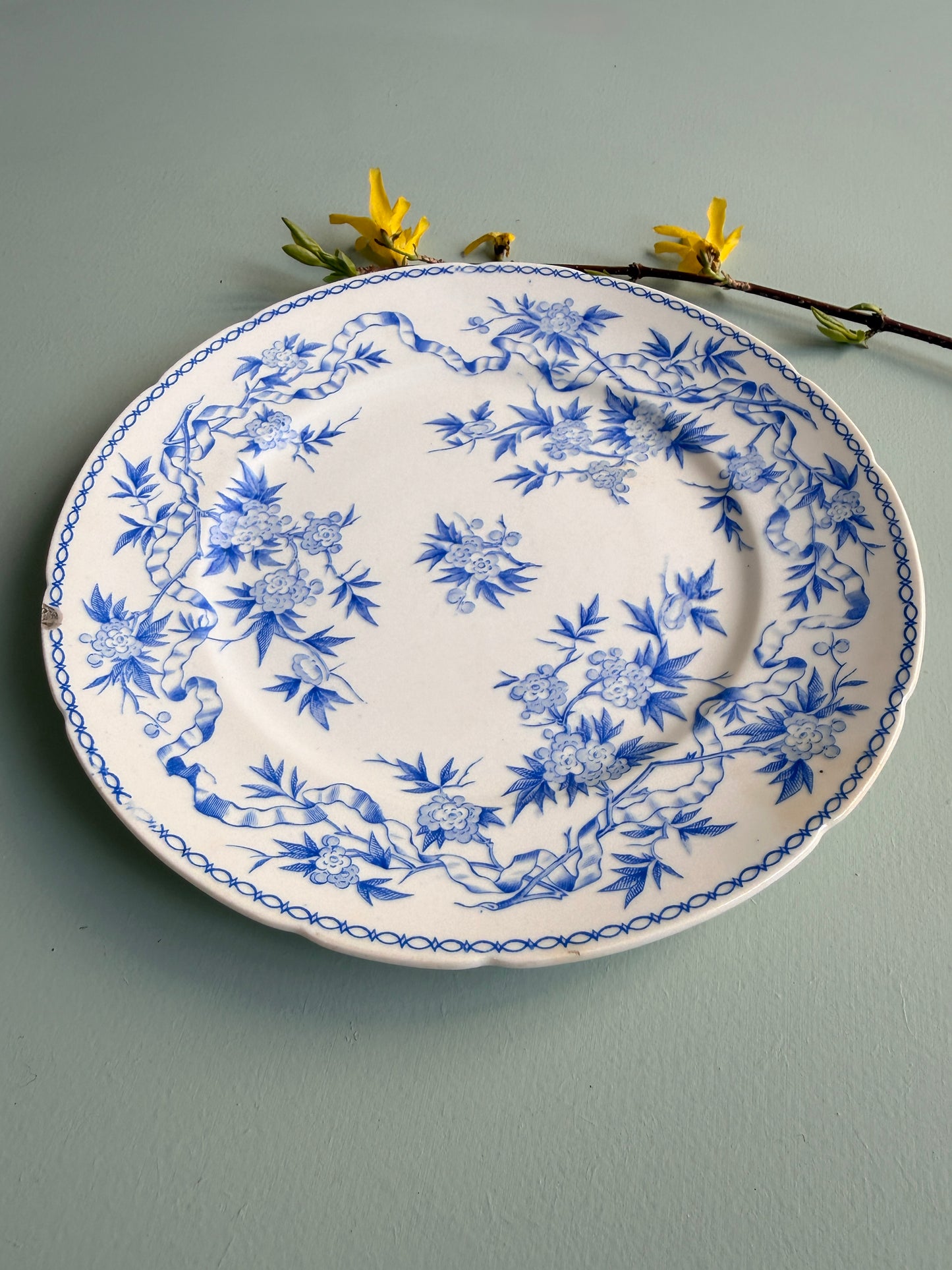 Assiette à dessert Epines bleue de Sarreguemines décor floral