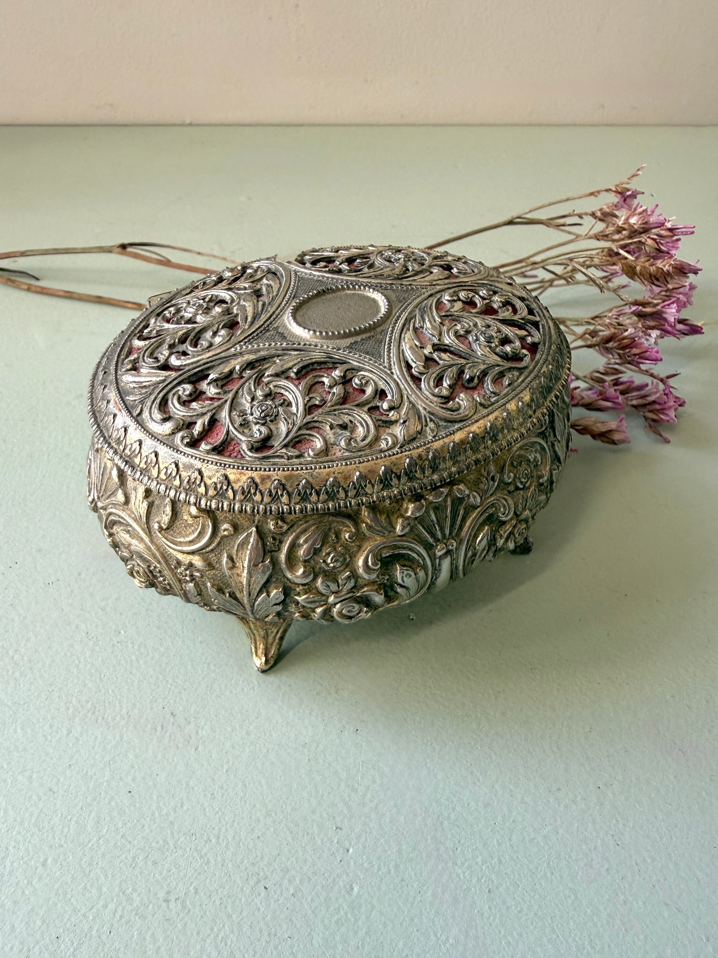 Boîte à bijoux en métal argenté