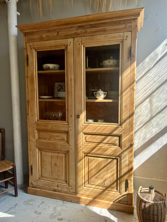 Armoire vaisselier ancien en pin massif portes vitrées