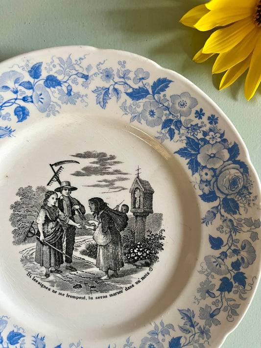 Assiette parlante ancienne – décor floral bleu Vaisselle Patine