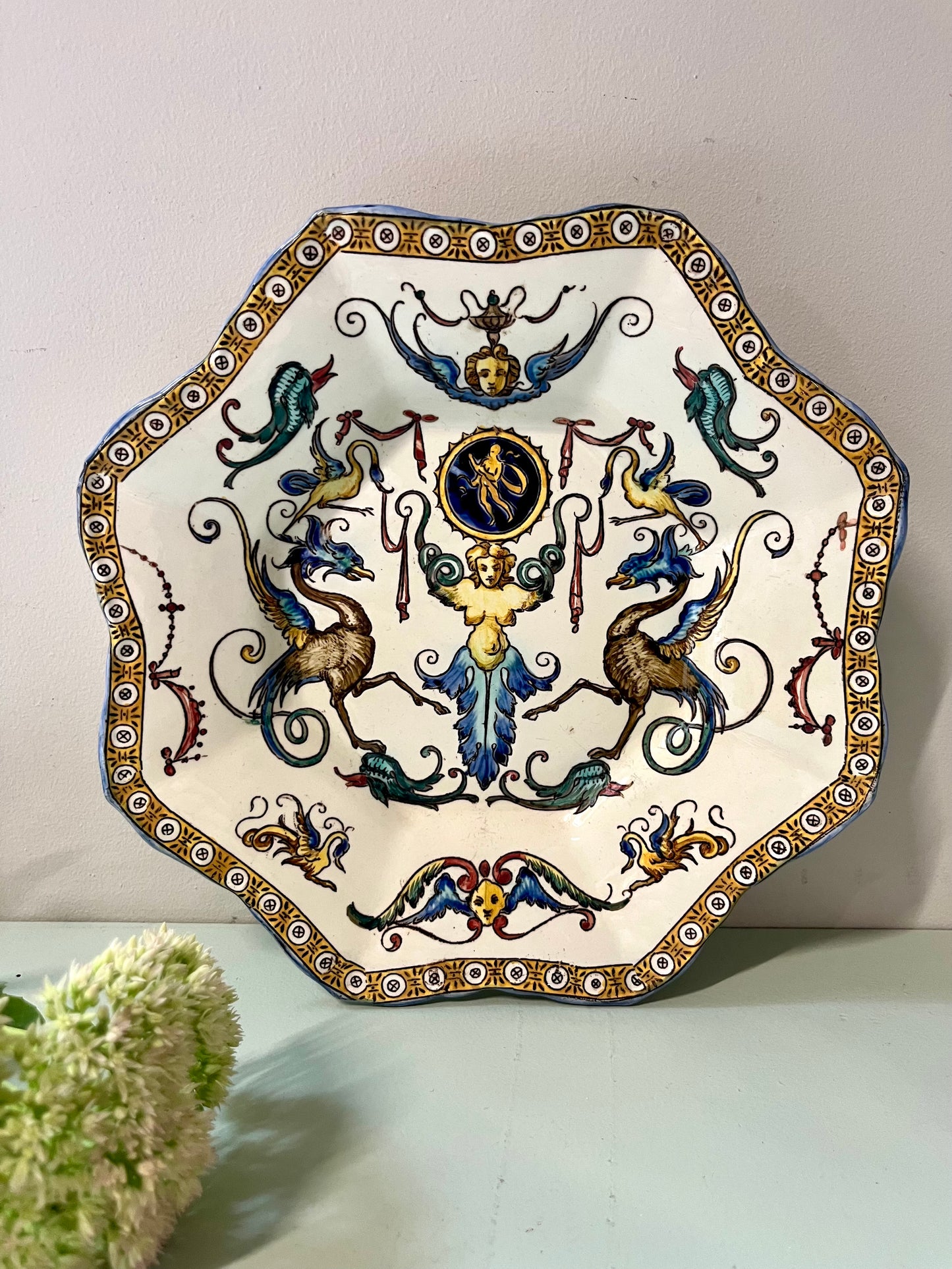 Assiette en faïence de Gien – décor Renaissance Vaisselle Patine