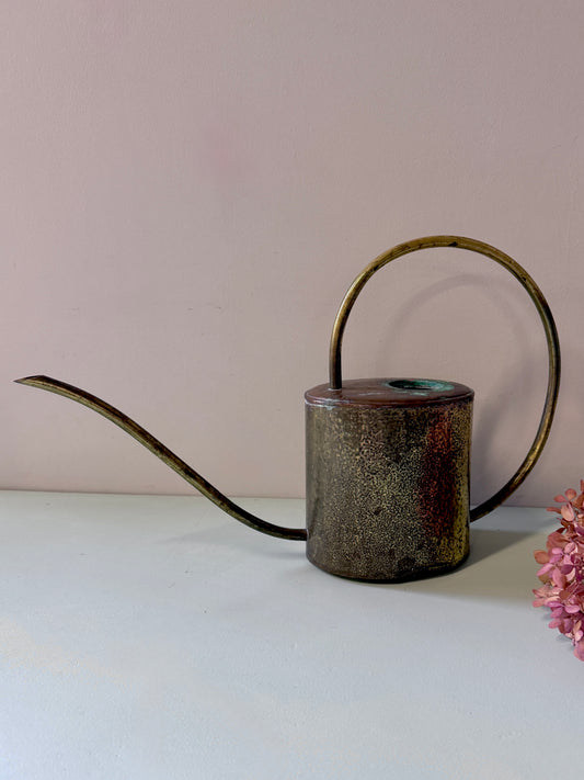 Arrosoir en cuivre martelé vintage