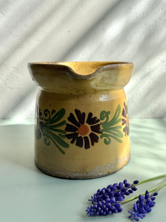 Pichet émaillé en terre cuite frise floral