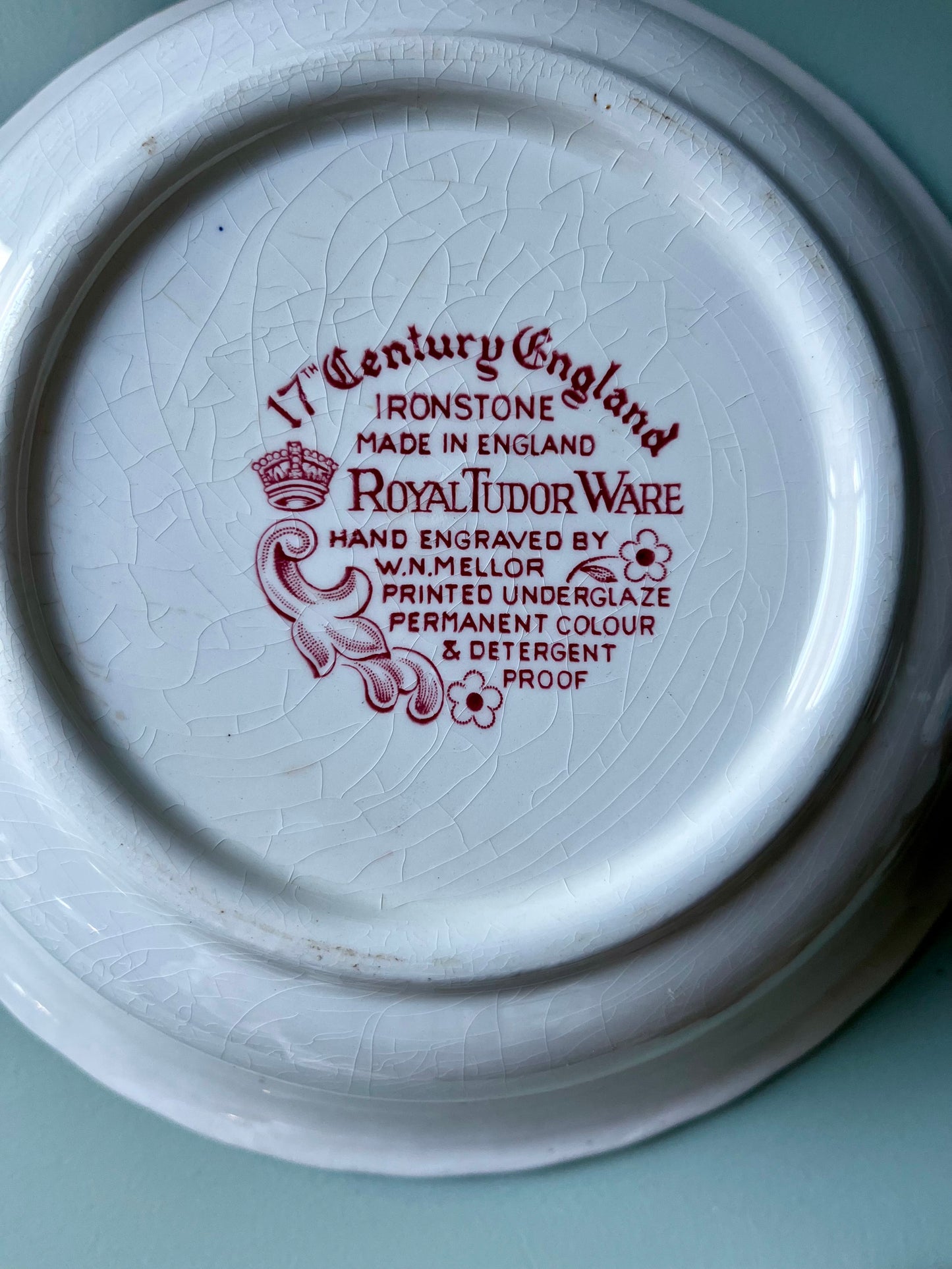 Saladier anglais vintage rouge Royal Tudor