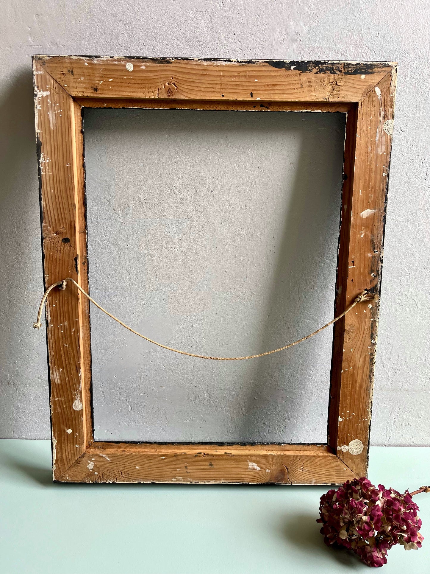 Cadre en bois peint en noir