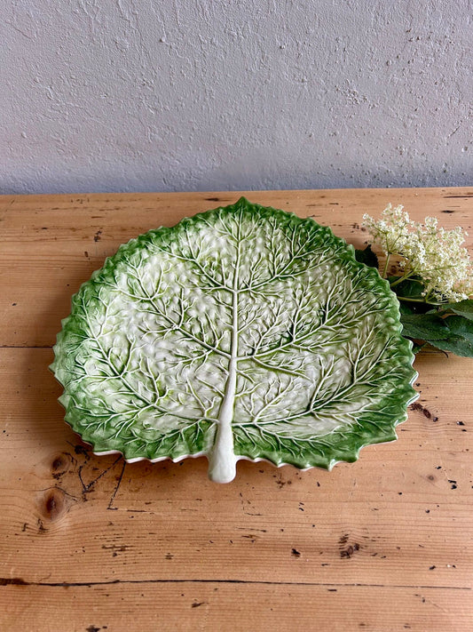 Plat feuille de chou en barbotine