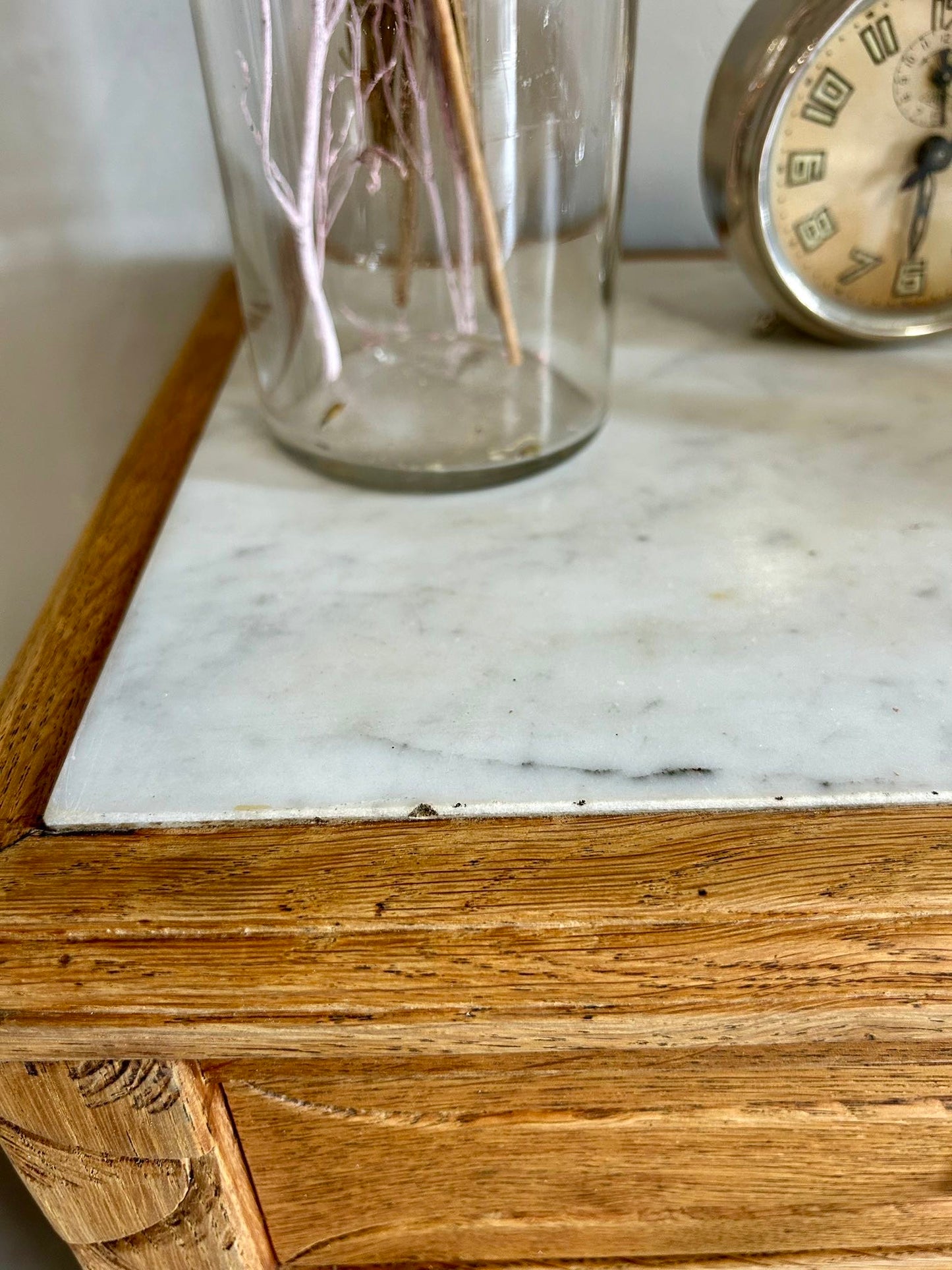 Chevet art déco - plateau marbre - niche rose