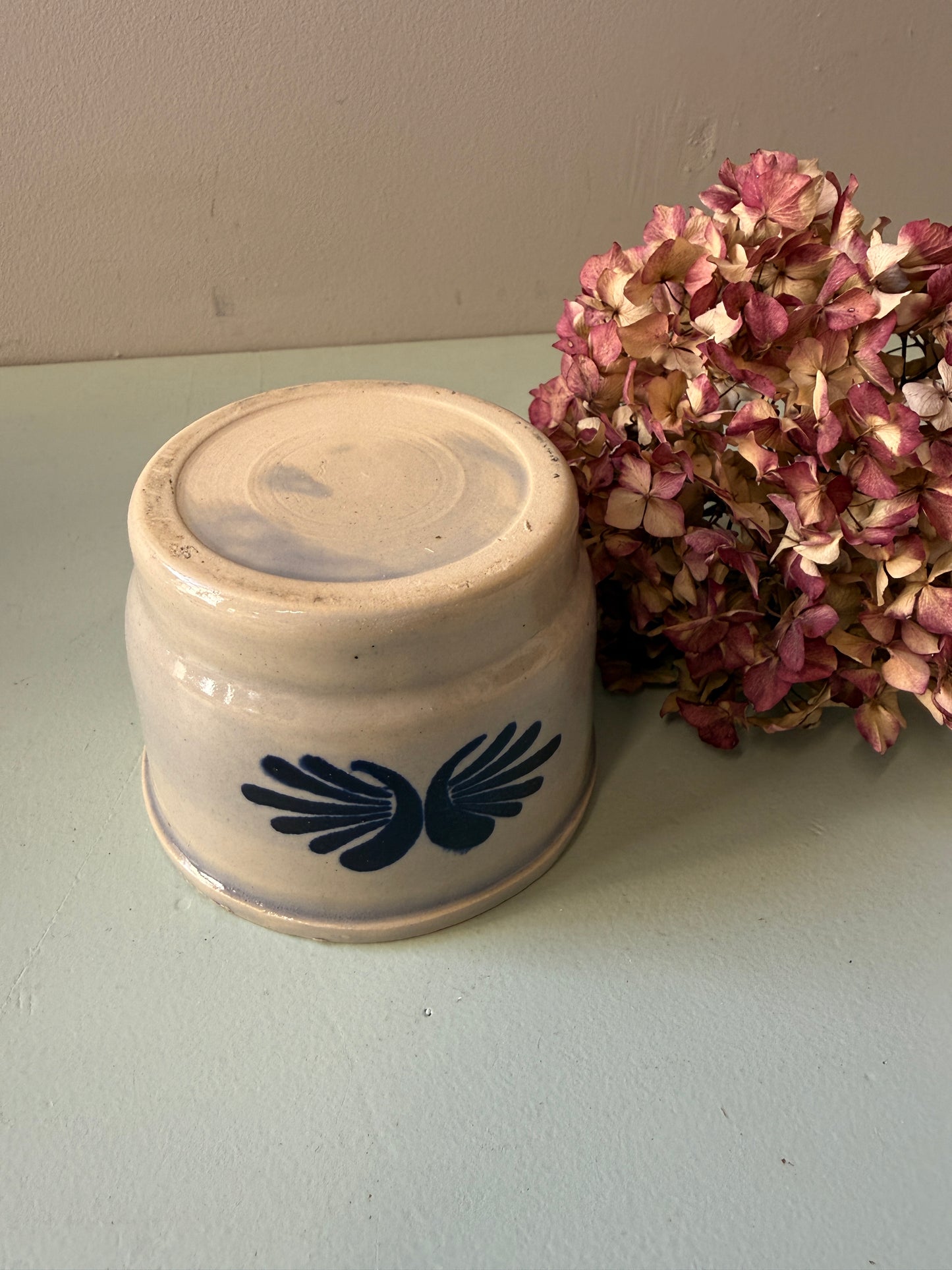 Pot en grès bleu de petite taille