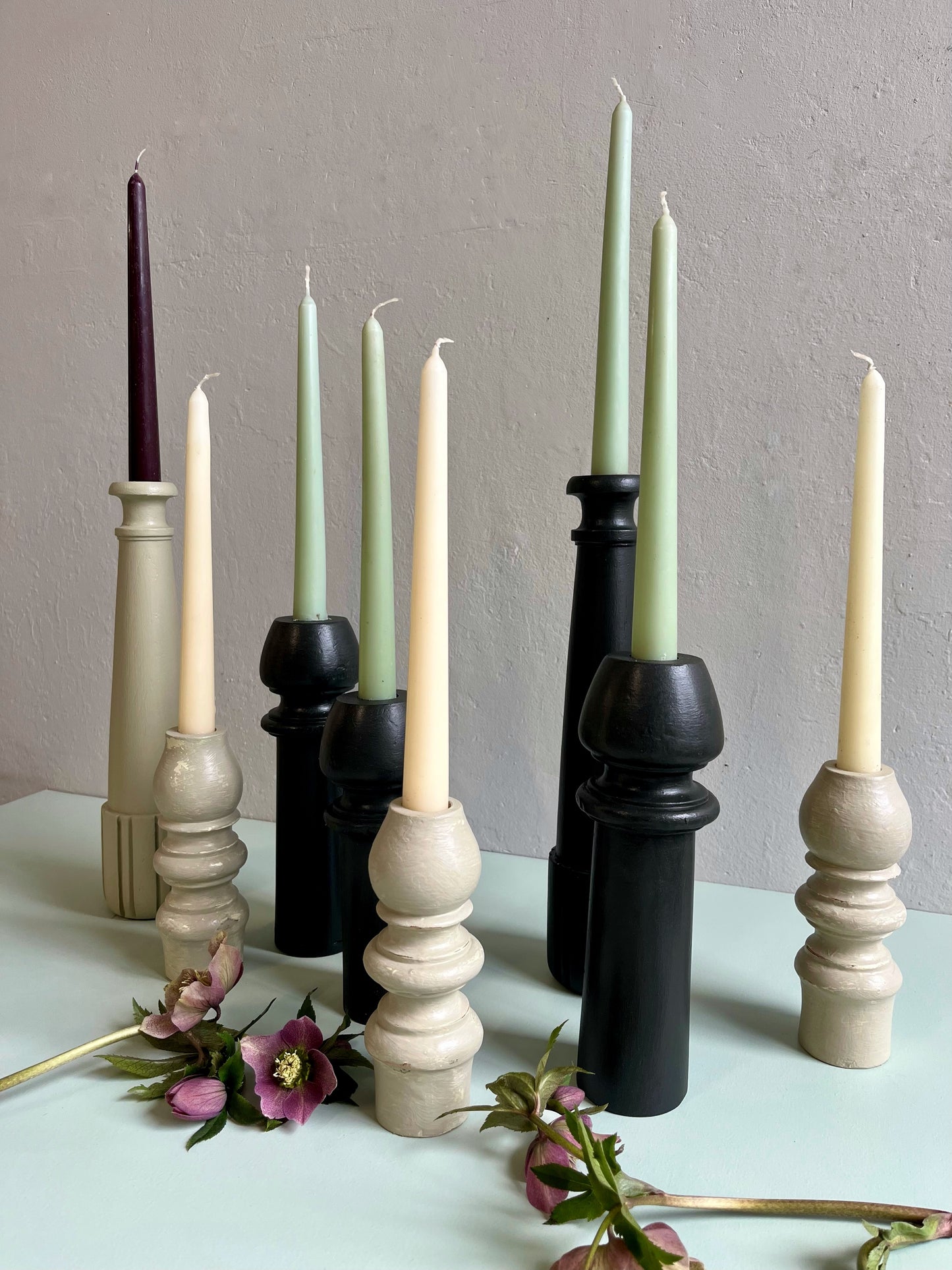 Bougeoir en bois sculpté noir