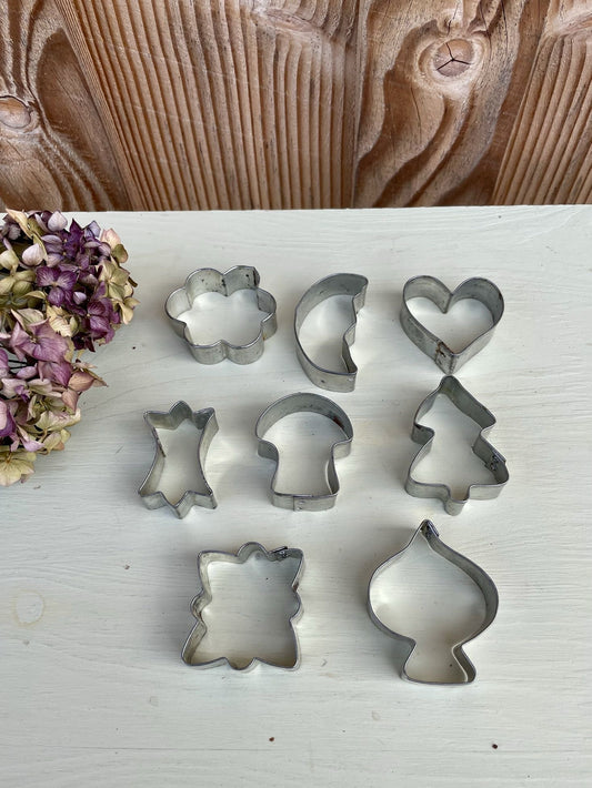 Lot de 8 emporte-pièces en métal