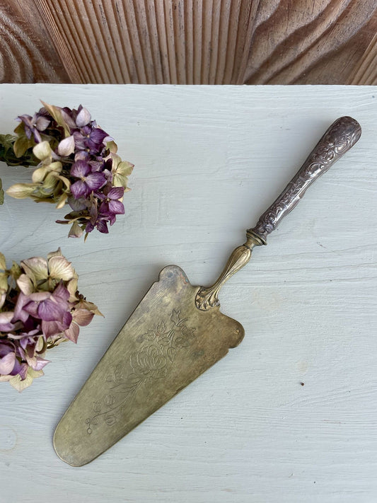 Pelle à tarte gravée