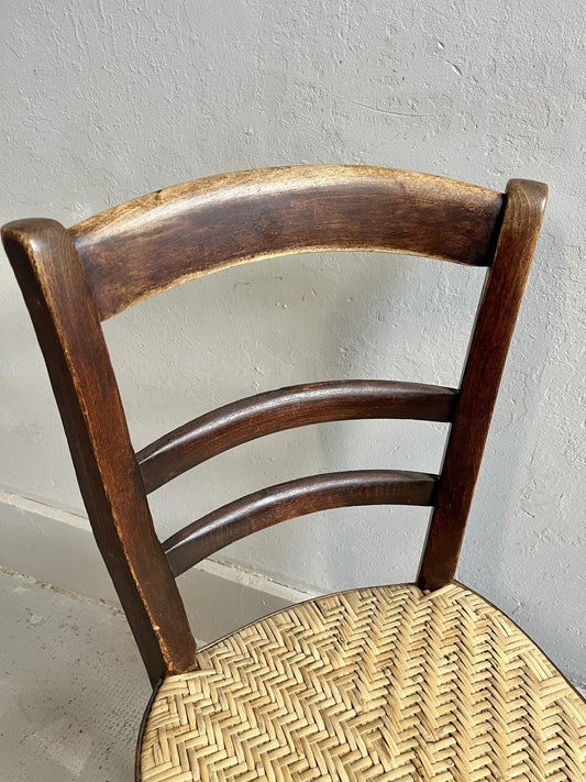 Chaise vintage en bois massif – assise paillée claire