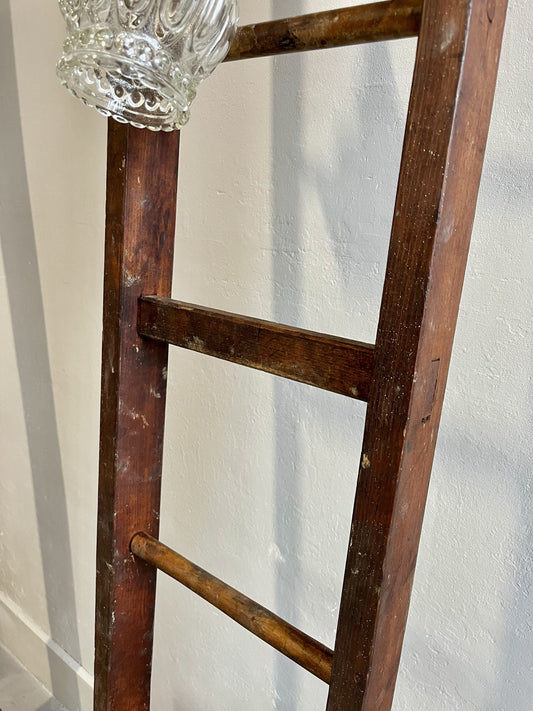 Échelle ancienne en bois – grande échelle vintage