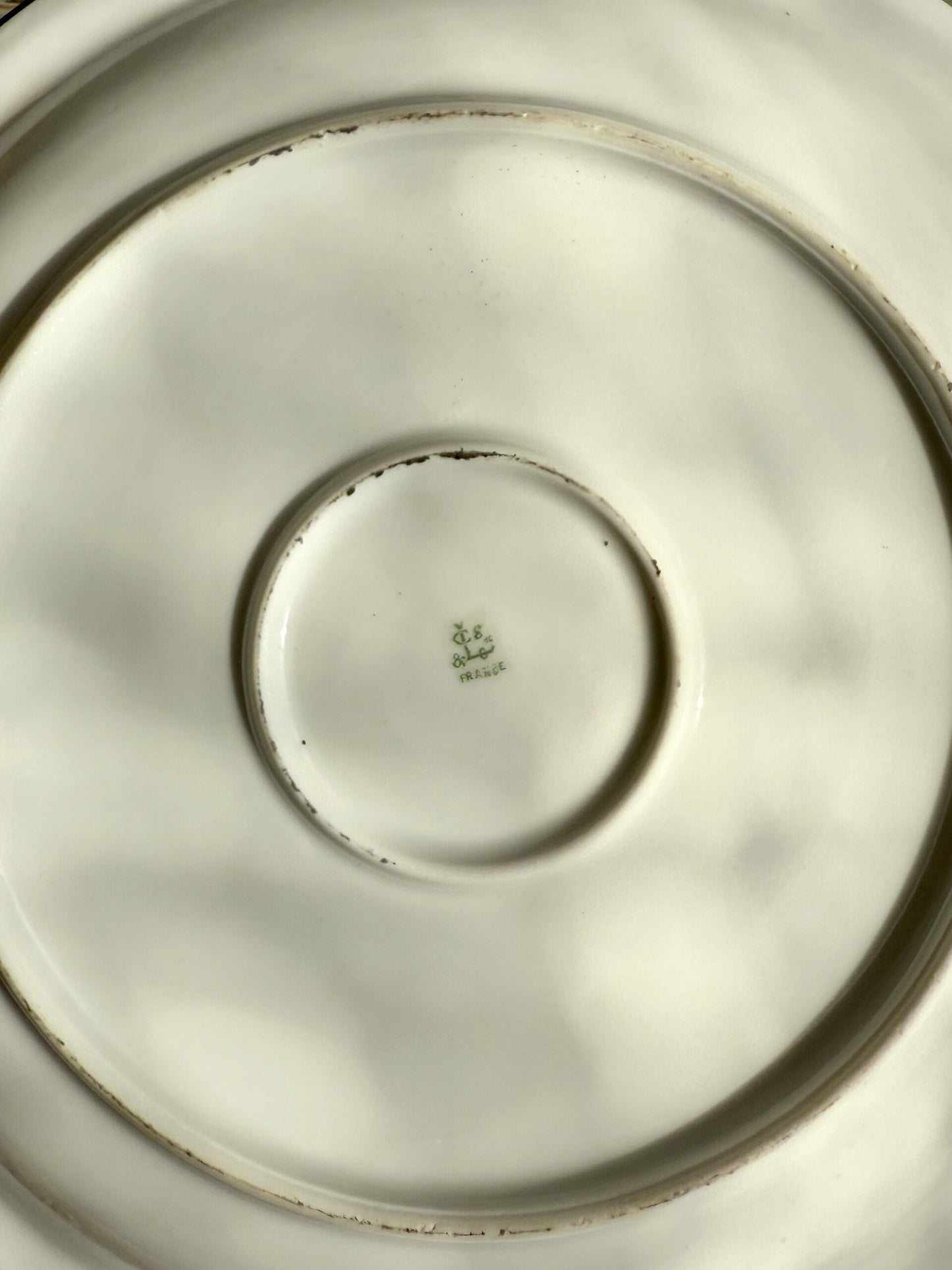 Plat rond en porcelaine