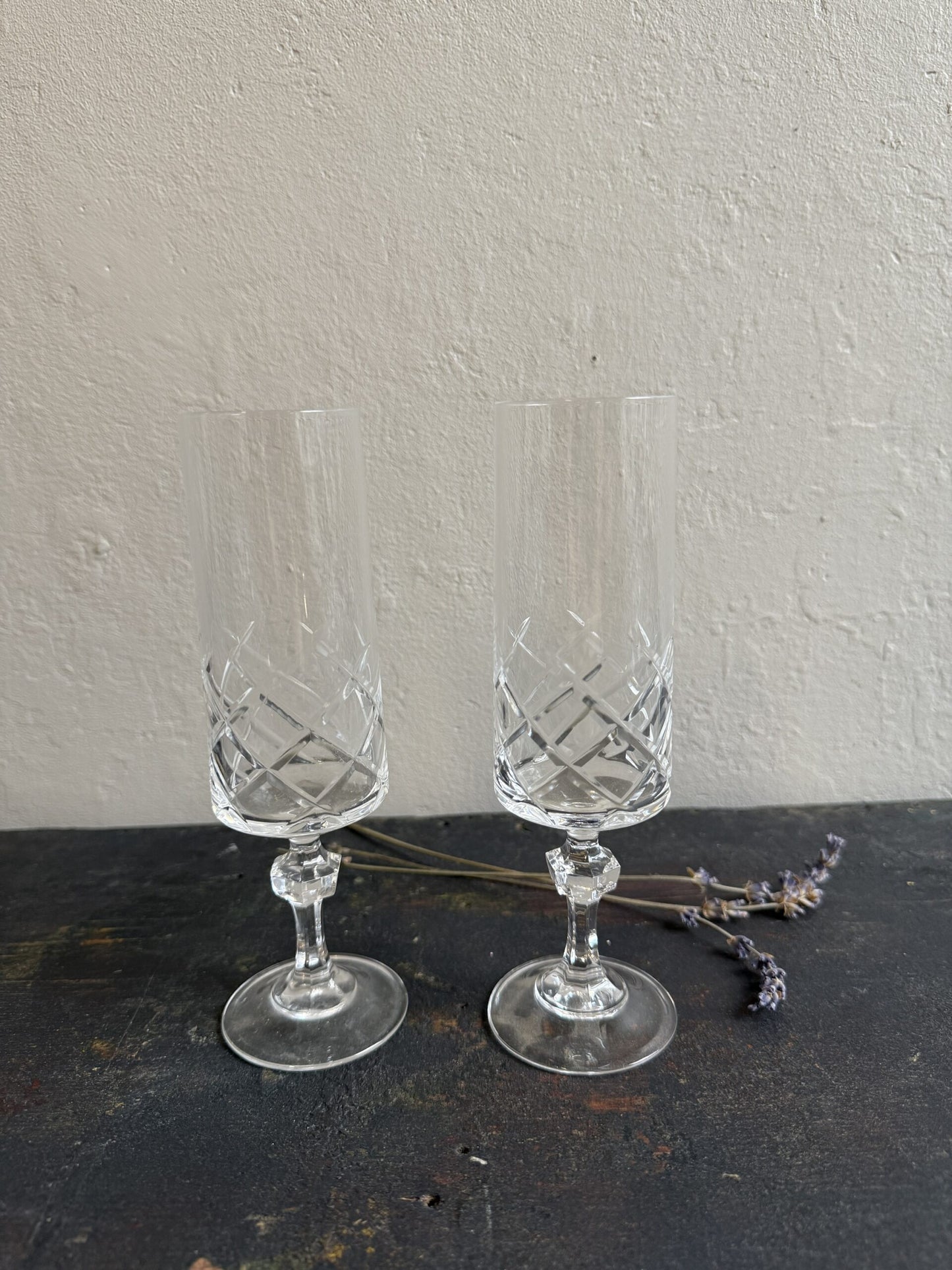 2 coupes en cristal ciselé