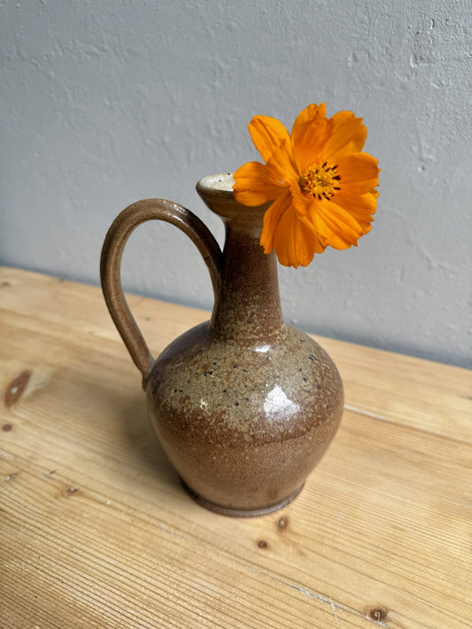 Vase/soliflore en grès avec anse