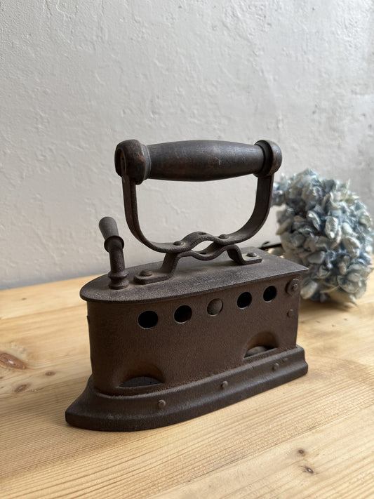 Fer à repasser ancien