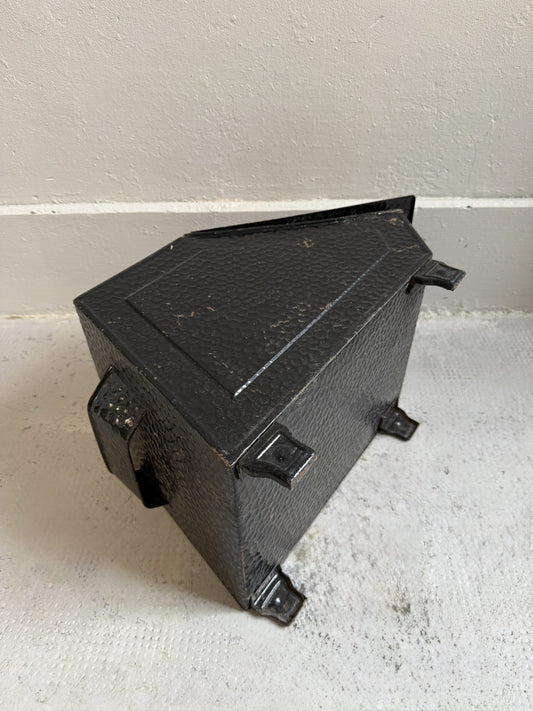 Boîte à charbon ancienne