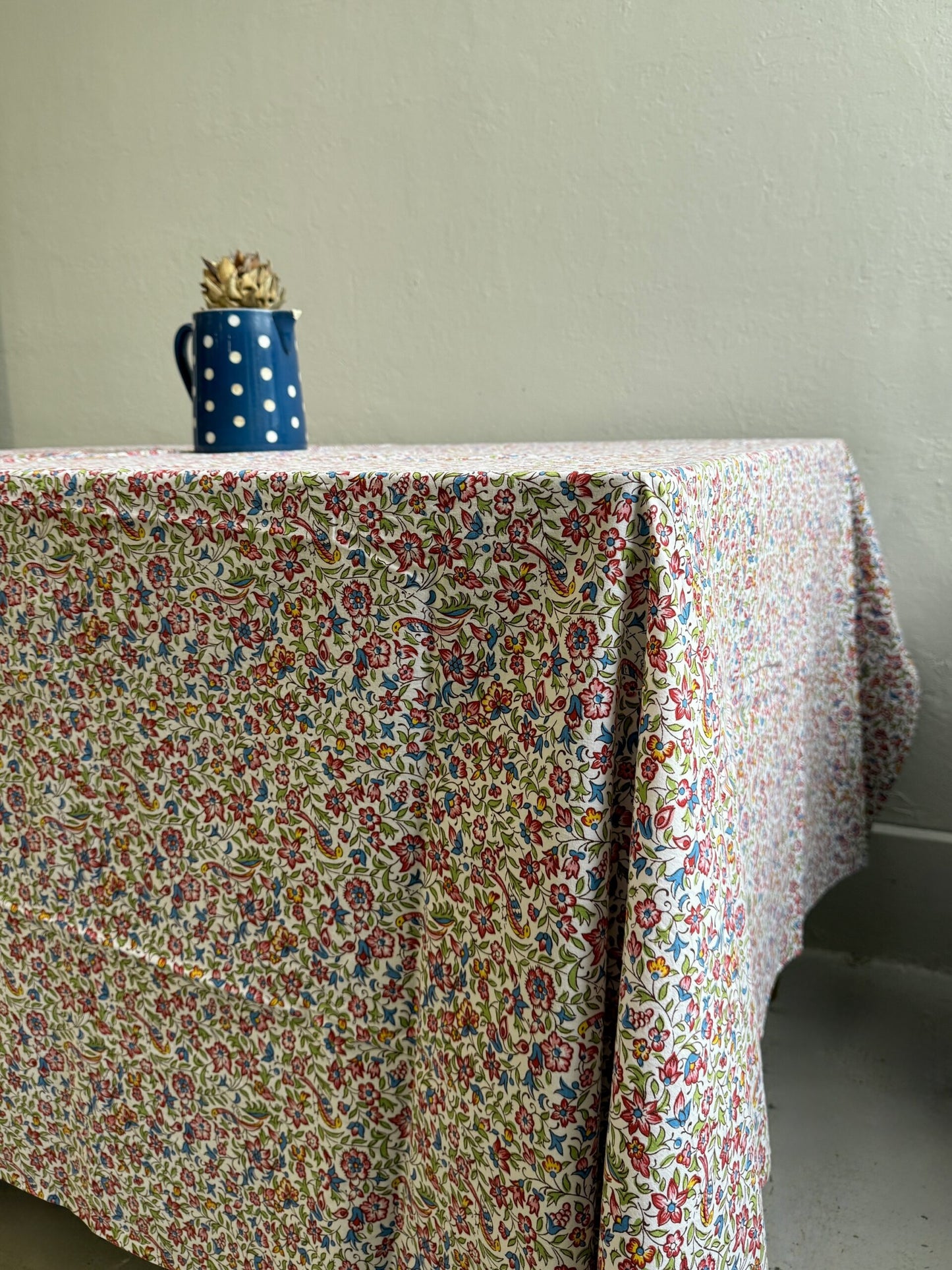 Nappe rectangulaire à motifs floraux