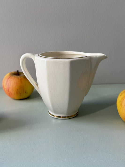 Pot à lait Badonviller en demi-porcelaine blanche