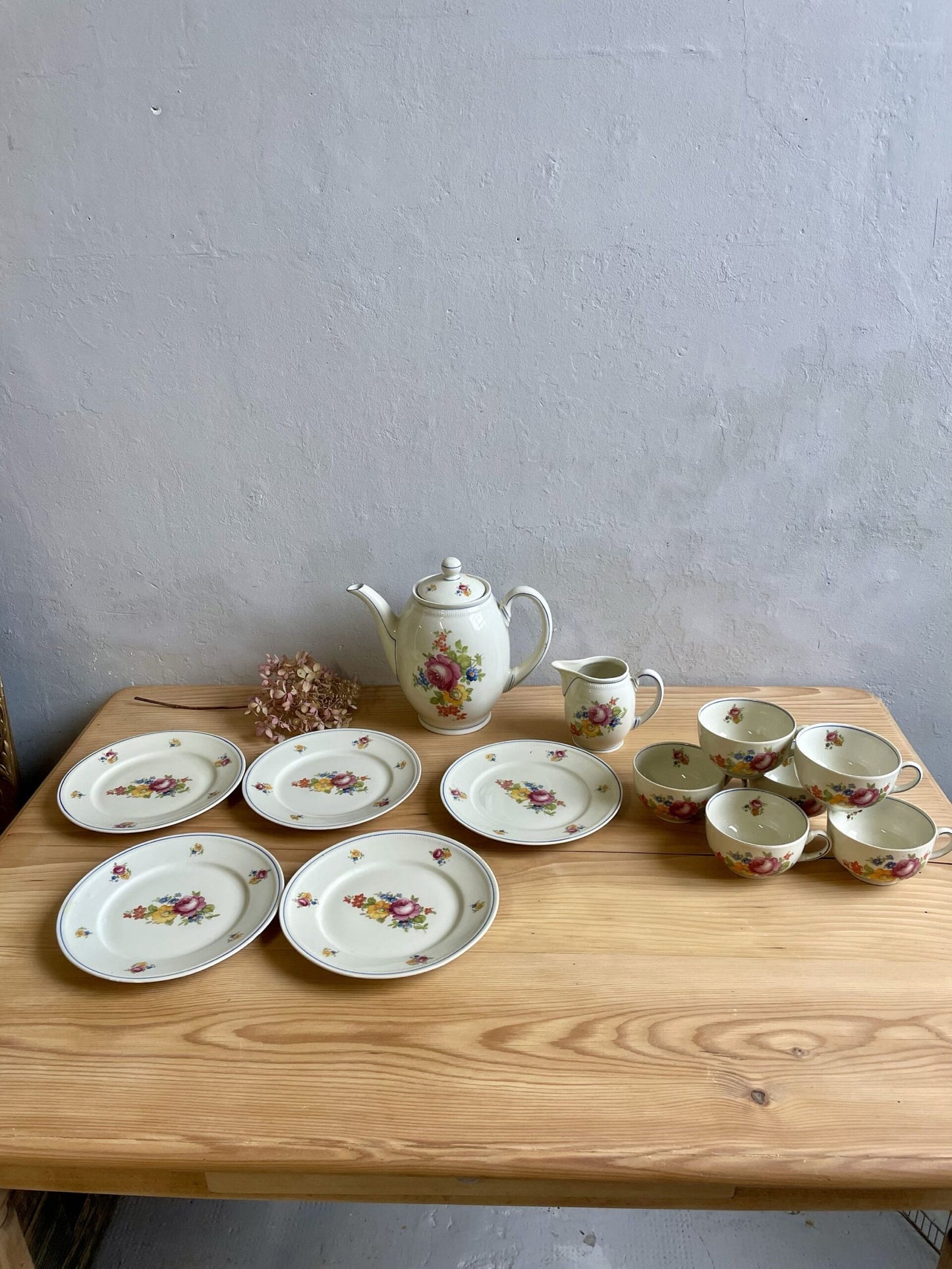 Théière et pot à lait - Motif fleuri vintage