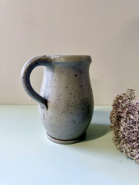 Pichet en grès gris