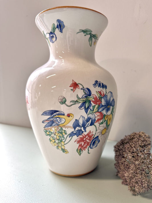 Vase en faïence avec frise florale