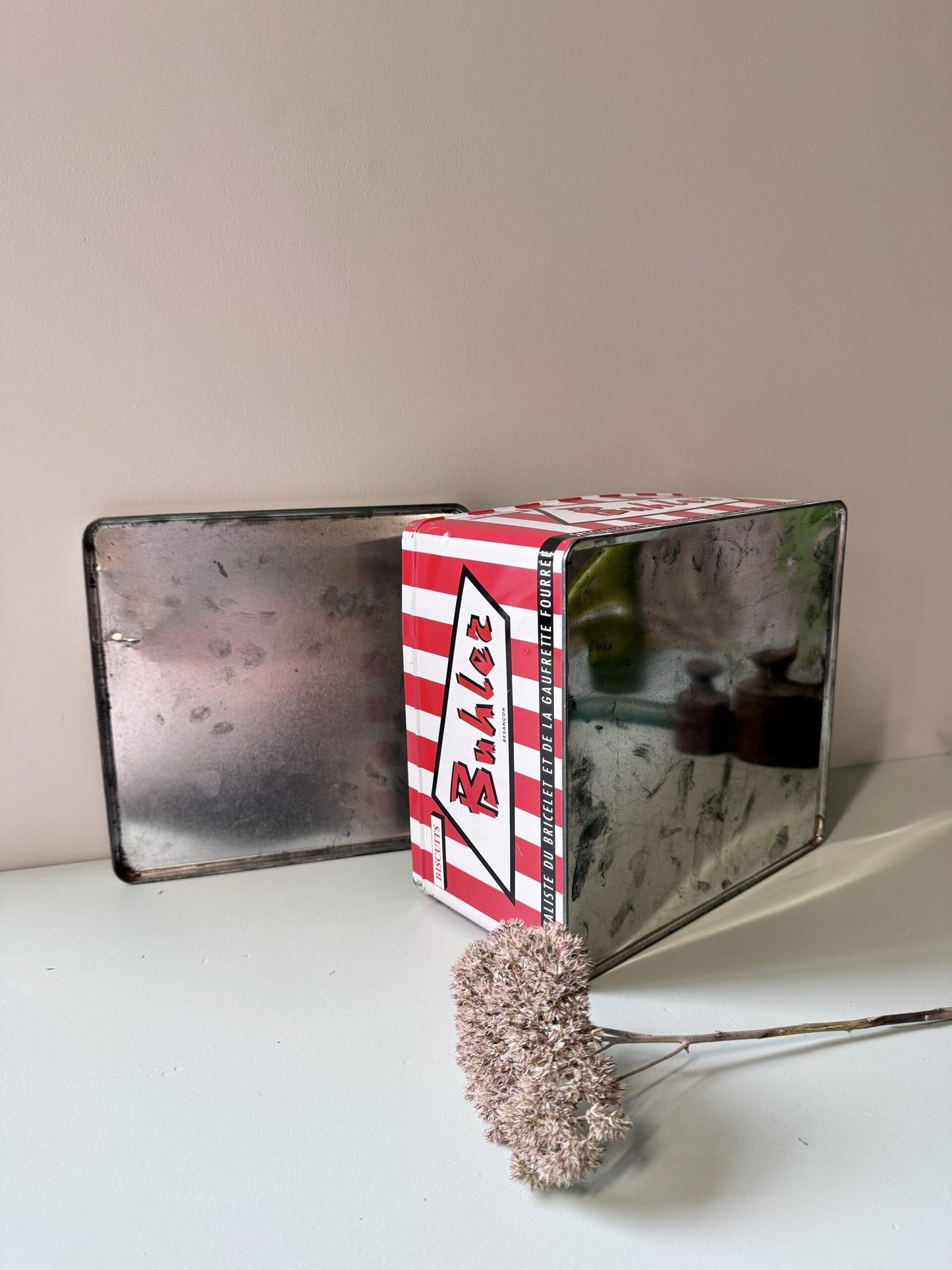 Boîte métallique vintage Buhler