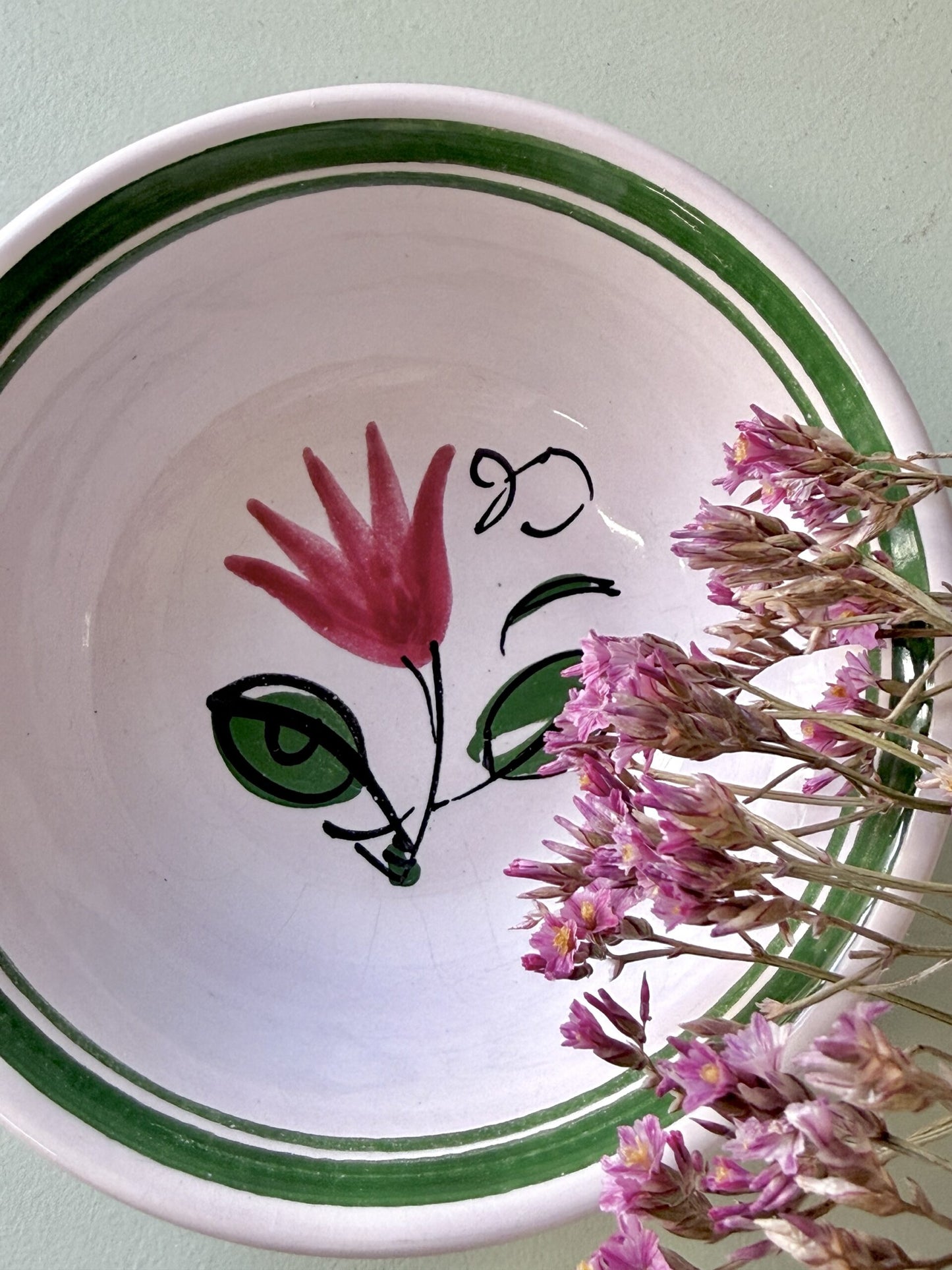 Bol émaillé à décor floral