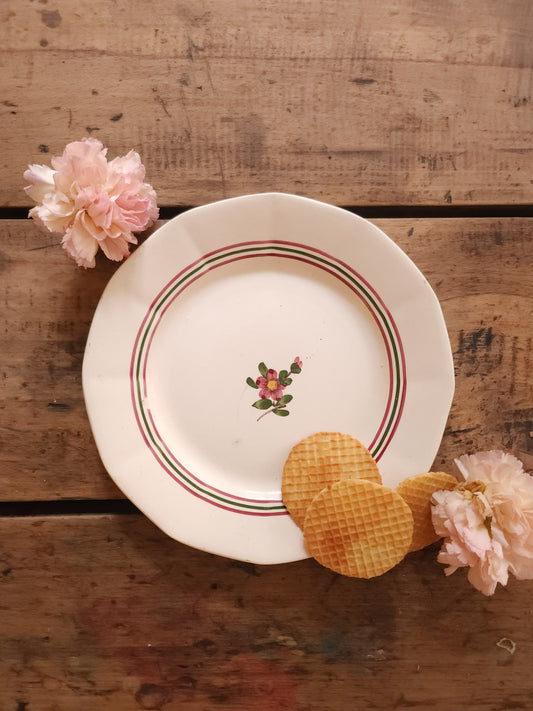 Assiette Sarreguemines fleurie Patine