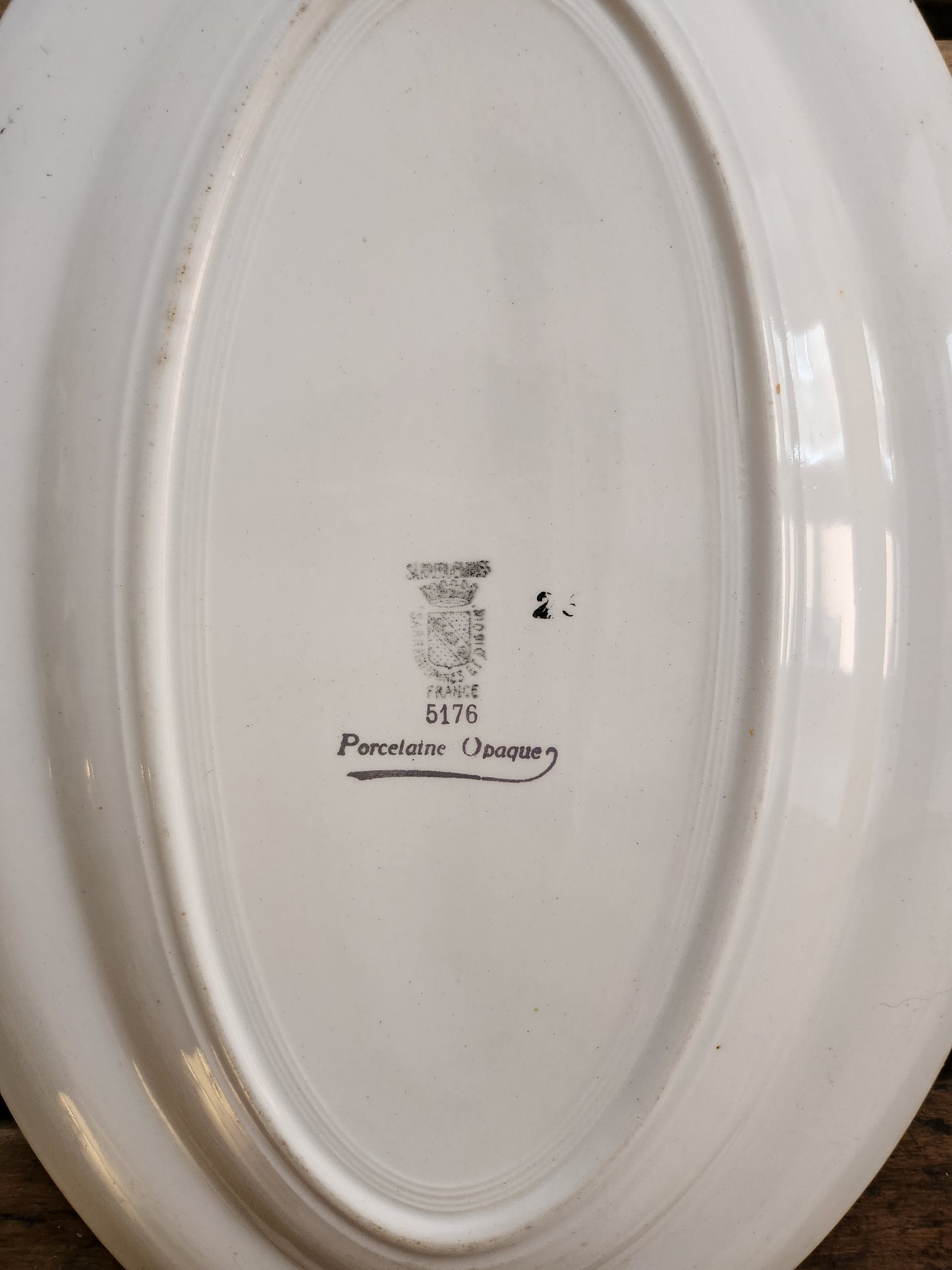 Plat en porcelaine Sarreguemines motif floral