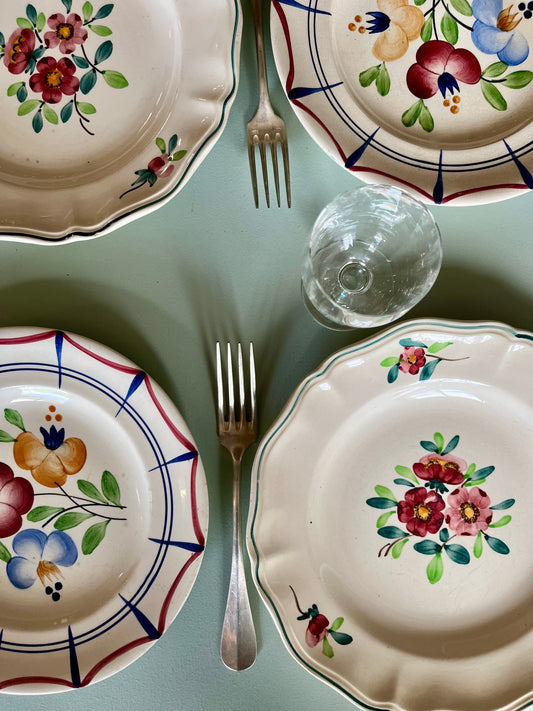 Comment créer un service de table dépareillé avec de la vaisselle ancienne? Patine