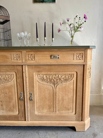 Buffet sculpté en chêne  Meubles Patine