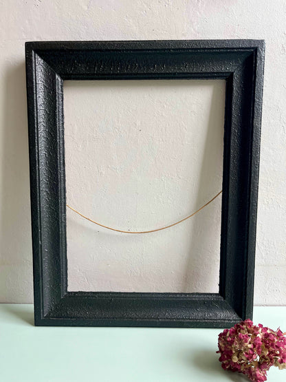 Cadre en bois peint en noir