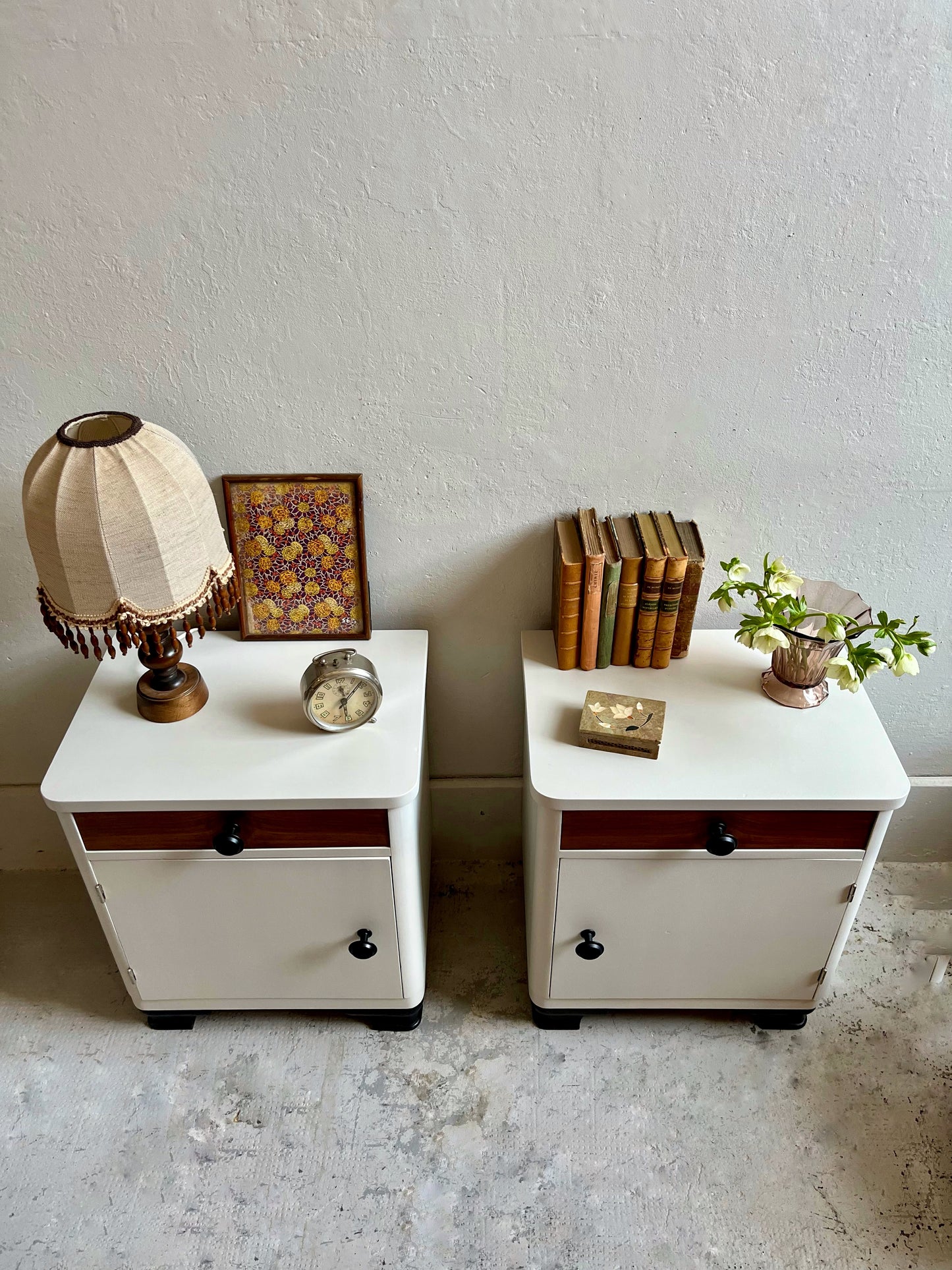 Paire de chevets beige et bois