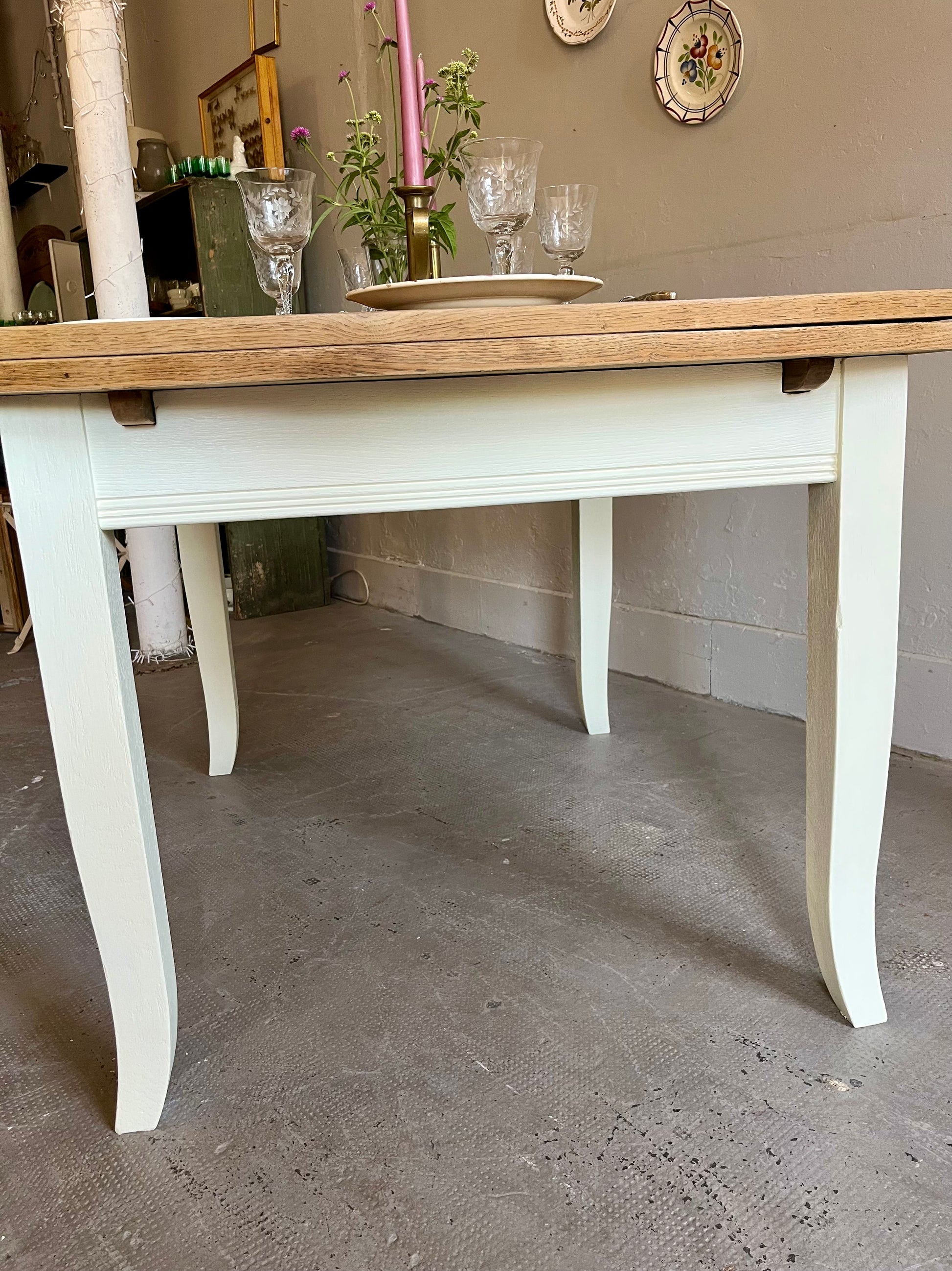 Tables ancienne bois et beige avec allonges  Meubles Patine