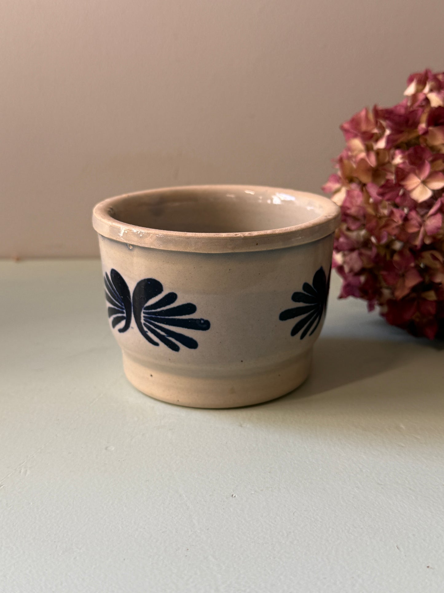 Pot en grès bleu de petite taille