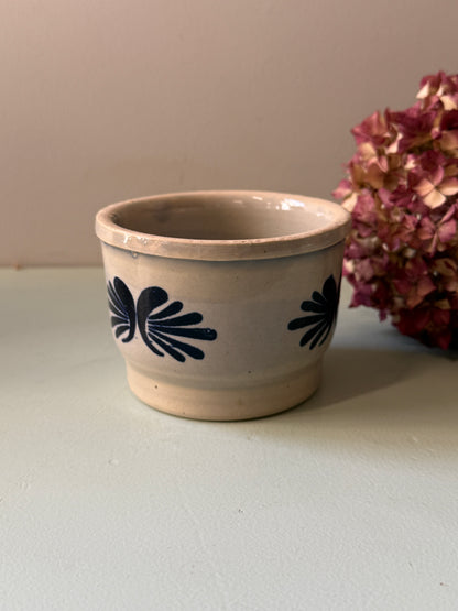 Pot en grès bleu de petite taille