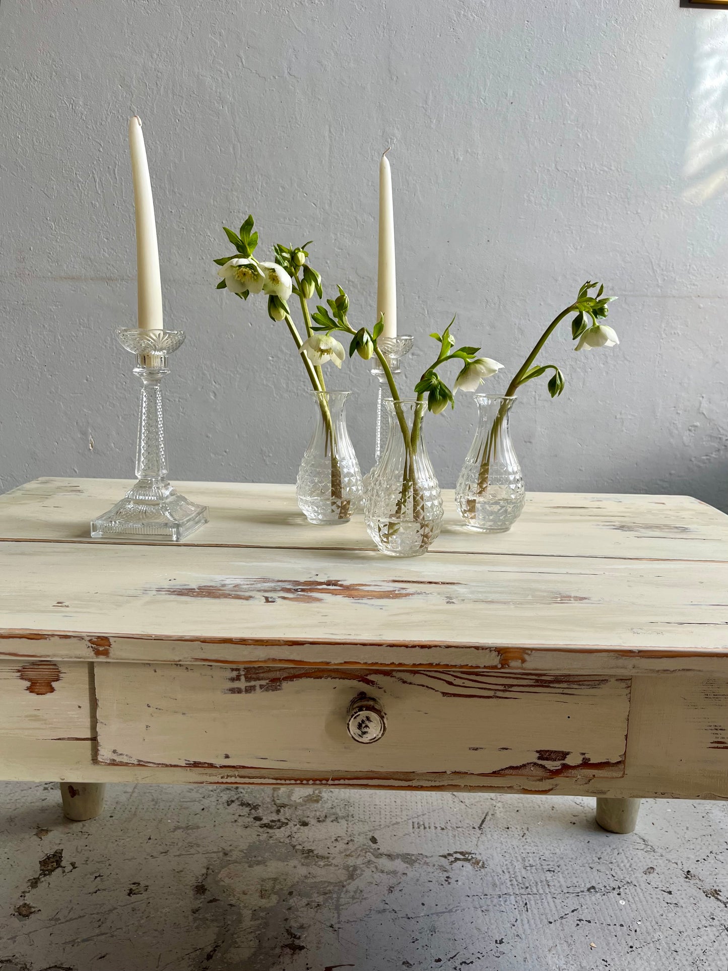 Table basse patinée ancienne