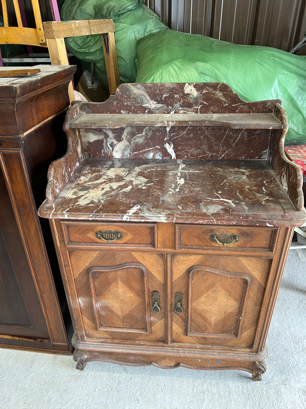 Meuble de toilette - petit buffet   Patine