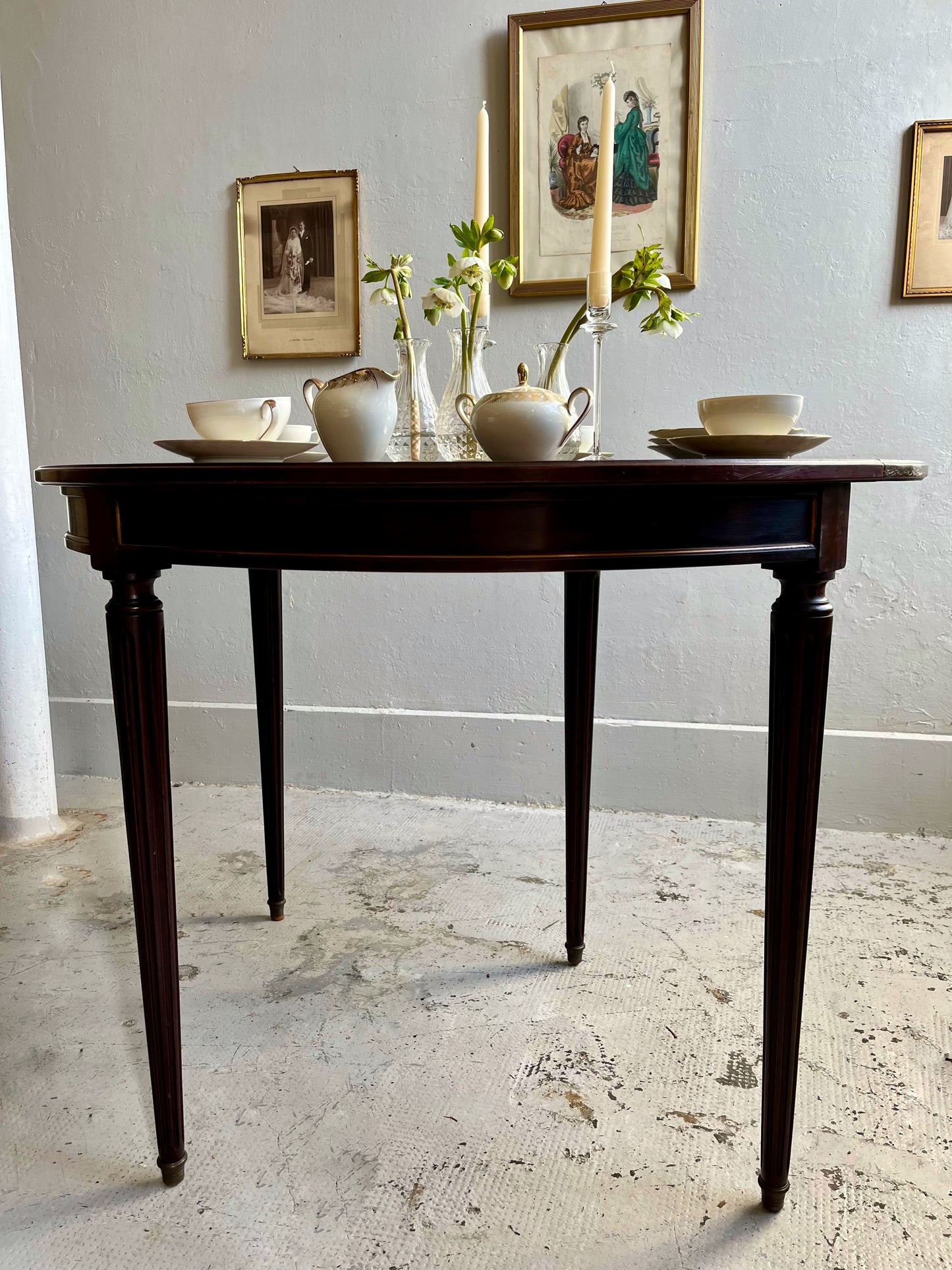 Table demi-lune acajou style Louis XVI