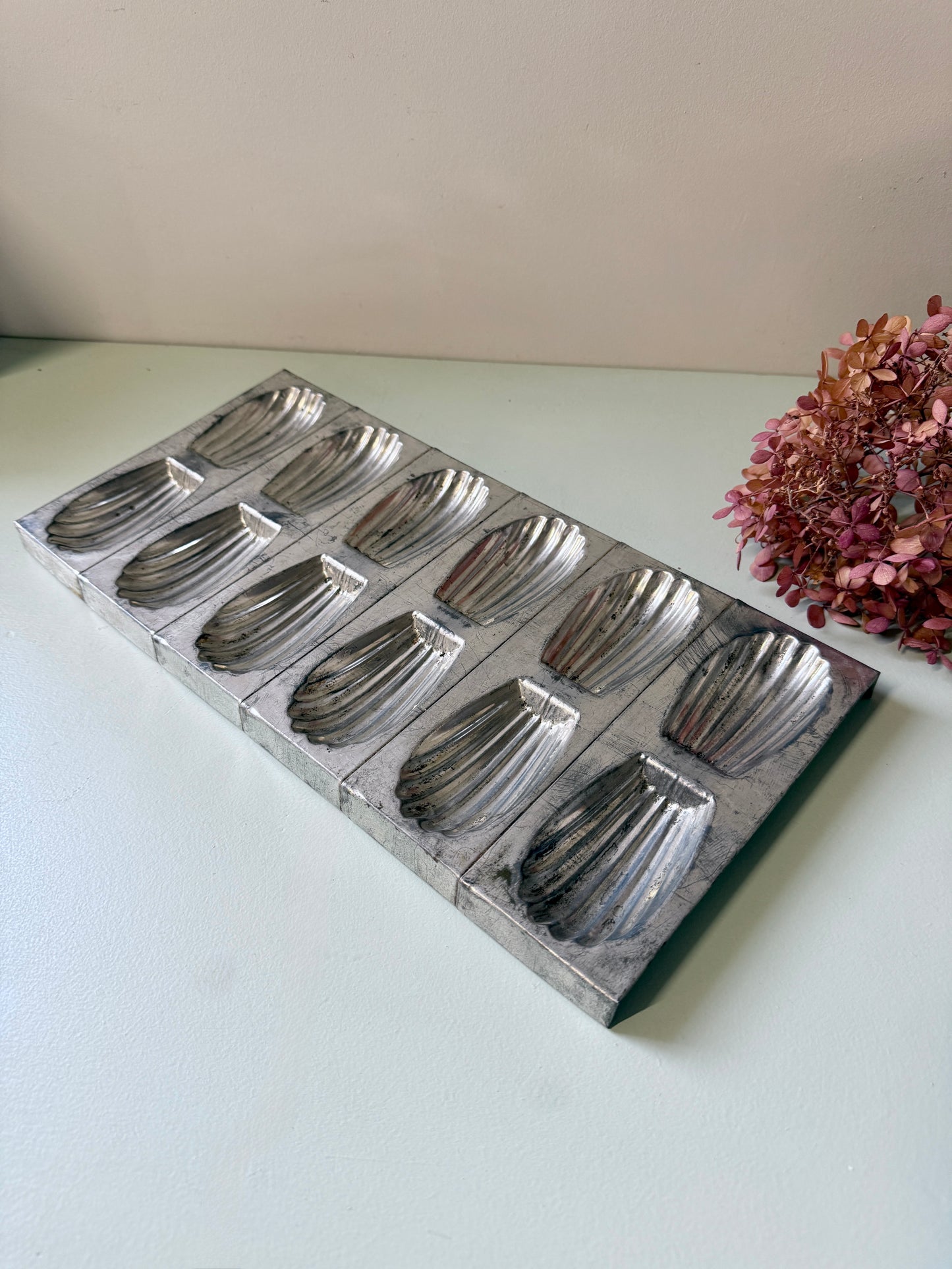 Moule à madeleine métallique de 12 petites pièces