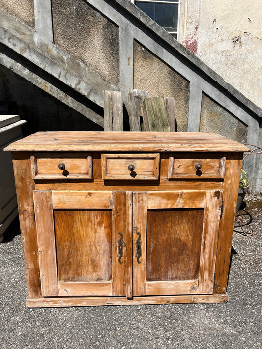 Buffet 3 tiroirs en sapin ancien à rénover  Meubles à rénover Patine