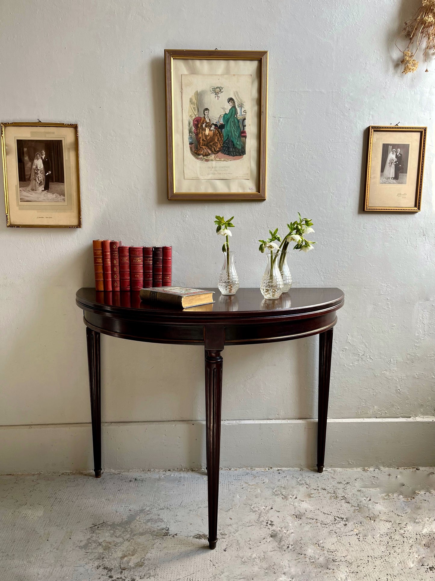 Table demi-lune acajou style Louis XVI