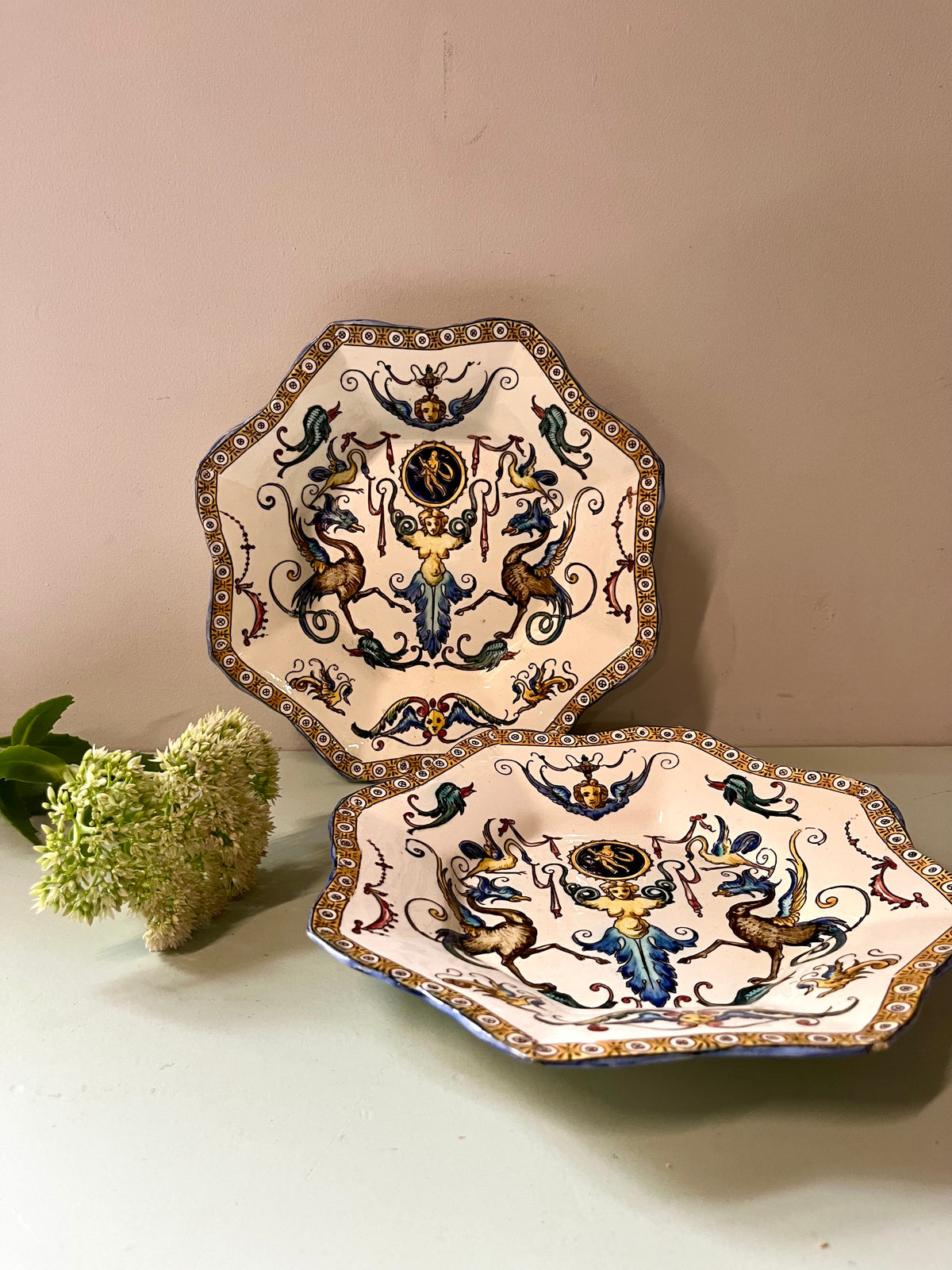Assiette en faïence de Gien – décor Renaissance  Vaisselle Patine